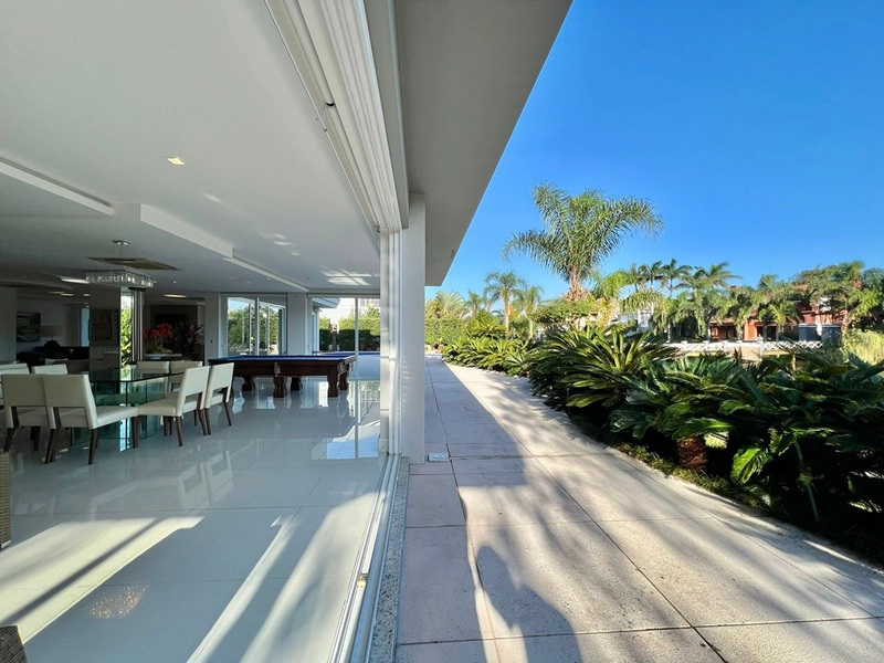 Mansão de 2 terrenos Beira Lago no Condomínio Atlântida Ilhas Park com 6 suítes. : 19ª foto da galeria de imagens do imóvel