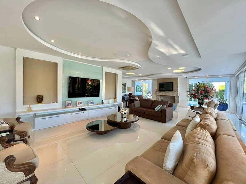 Mansão de 2 terrenos Beira Lago no Condomínio Atlântida Ilhas Park com 6 suítes. : 30ª foto da galeria de imagens do imóvel