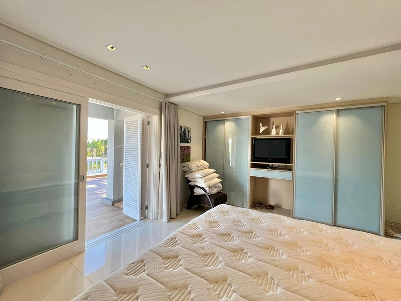 Mansão de 2 terrenos Beira Lago no Condomínio Atlântida Ilhas Park com 6 suítes. : 34ª foto da galeria de imagens do imóvel