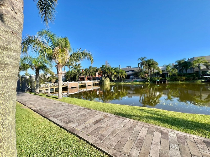 Mansão de 2 terrenos Beira Lago no Condomínio Atlântida Ilhas Park com 6 suítes. : 18ª foto da galeria de imagens do imóvel