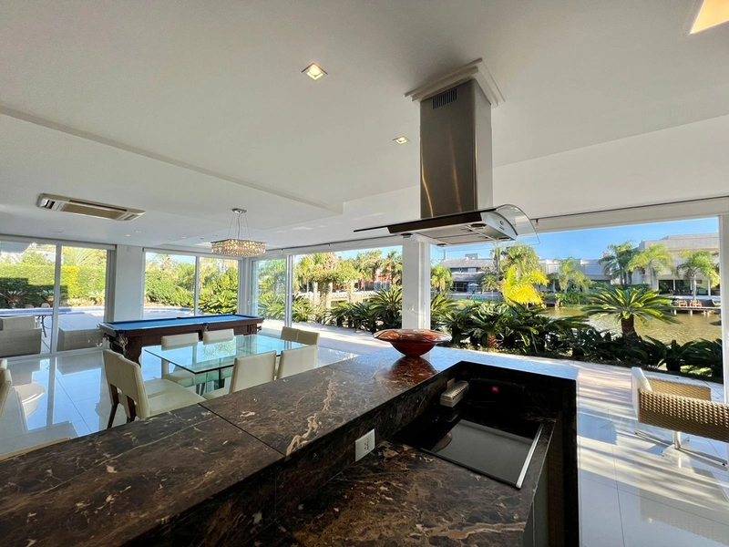 Mansão de 2 terrenos Beira Lago no Condomínio Atlântida Ilhas Park com 6 suítes. : 14ª foto da galeria de imagens do imóvel