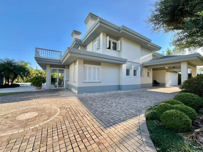 Mansão de 2 terrenos Beira Lago no Condomínio Atlântida Ilhas Park com 6 suítes. : 8ª foto da galeria de imagens do imóvel