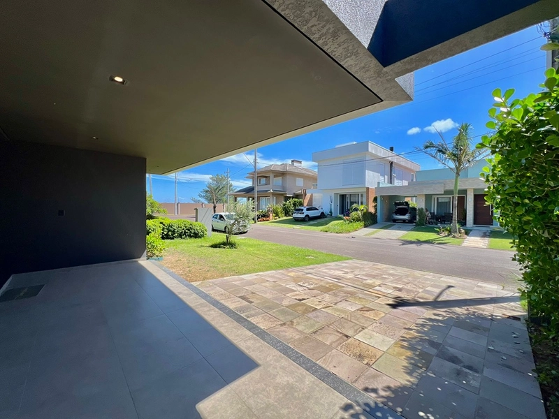 Excelente Sobrado à venda no Condomínio Beira Mar, com vista para o mar e o condomínio conta com uma infraestrutura completa de lazer. : 6ª foto da galeria de imagens do imóvel