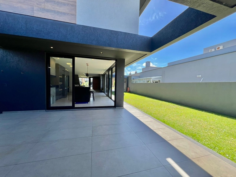 Excelente Sobrado à venda no Condomínio Beira Mar, com vista para o mar e o condomínio conta com uma infraestrutura completa de lazer. : 34ª foto da galeria de imagens do imóvel