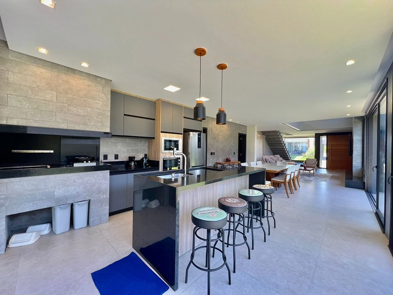 Excelente Sobrado à venda no Condomínio Beira Mar, com vista para o mar e o condomínio conta com uma infraestrutura completa de lazer. : 12ª foto da galeria de imagens do imóvel