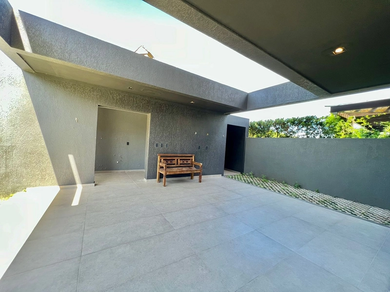 Excelente Sobrado à venda no Condomínio Beira Mar, com vista para o mar e o condomínio conta com uma infraestrutura completa de lazer. : 23ª foto da galeria de imagens do imóvel