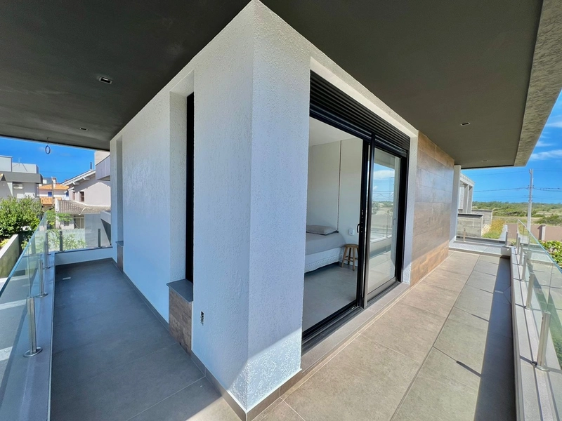 Excelente Sobrado à venda no Condomínio Beira Mar, com vista para o mar e o condomínio conta com uma infraestrutura completa de lazer. : 16ª foto da galeria de imagens do imóvel