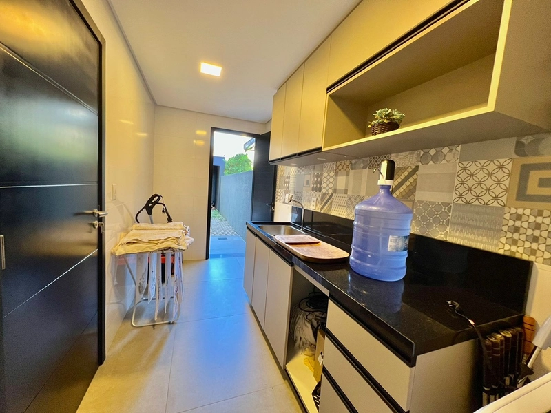 Excelente Sobrado à venda no Condomínio Beira Mar, com vista para o mar e o condomínio conta com uma infraestrutura completa de lazer. : 36ª foto da galeria de imagens do imóvel