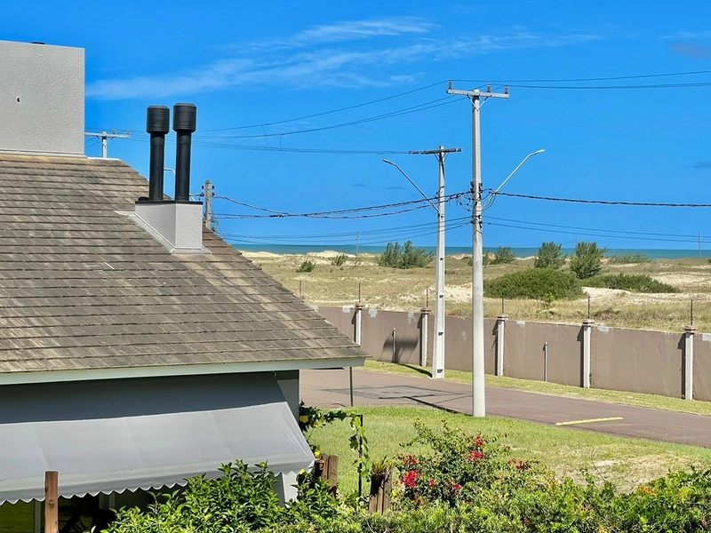 Excelente Sobrado à venda no Condomínio Beira Mar, com vista para o mar e o condomínio conta com uma infraestrutura completa de lazer. : 20ª foto da galeria de imagens do imóvel