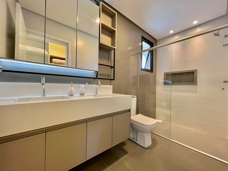 Excelente Sobrado à venda no Condomínio Beira Mar, com vista para o mar e o condomínio conta com uma infraestrutura completa de lazer. : 30ª foto da galeria de imagens do imóvel