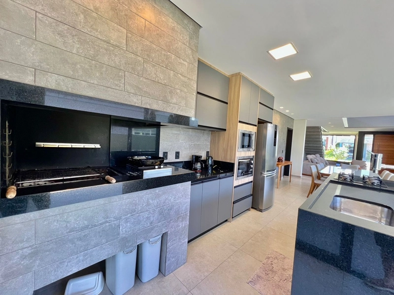 Excelente Sobrado à venda no Condomínio Beira Mar, com vista para o mar e o condomínio conta com uma infraestrutura completa de lazer. : 14ª foto da galeria de imagens do imóvel