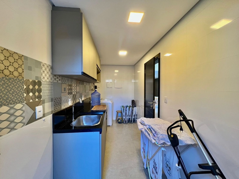 Excelente Sobrado à venda no Condomínio Beira Mar, com vista para o mar e o condomínio conta com uma infraestrutura completa de lazer. : 37ª foto da galeria de imagens do imóvel