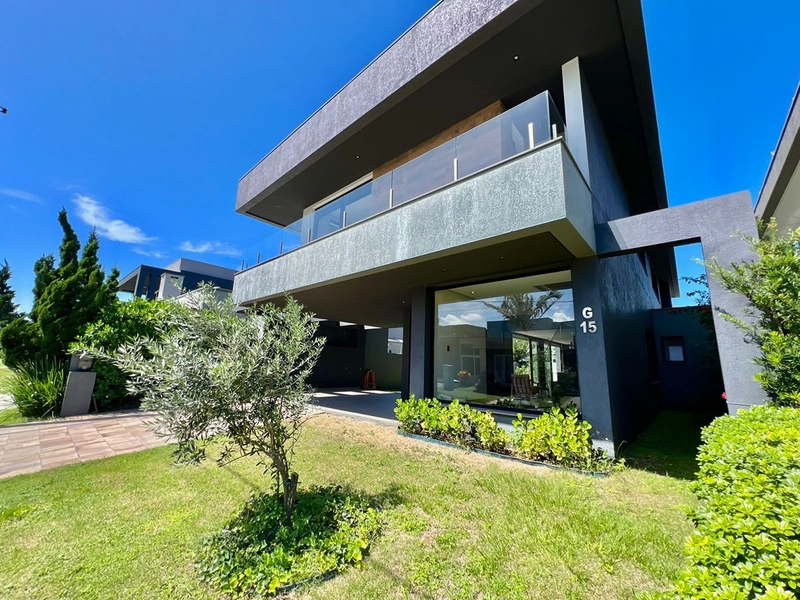 Excelente Sobrado à venda no Condomínio Beira Mar, com vista para o mar e o condomínio conta com uma infraestrutura completa de lazer. : 2ª foto da galeria de imagens do imóvel