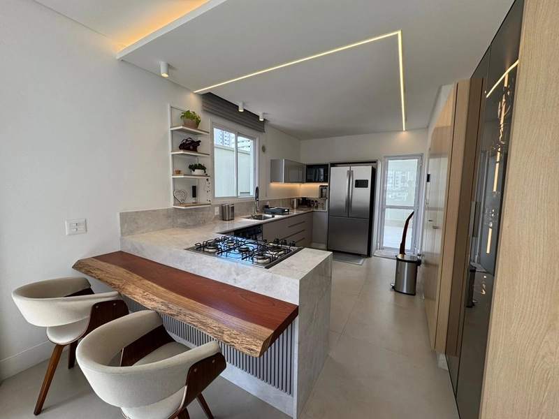 Balneário Camboriú - Centro - Próximo do Mar - Apartamento Giardino c/ 280m² privativos - 3 suítes individuais - 3 vagas de garagem : 12ª foto da galeria de imagens do imóvel