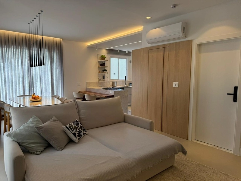 Balneário Camboriú - Centro - Próximo do Mar - Apartamento Giardino c/ 280m² privativos - 3 suítes individuais - 3 vagas de garagem : 8ª foto da galeria de imagens do imóvel
