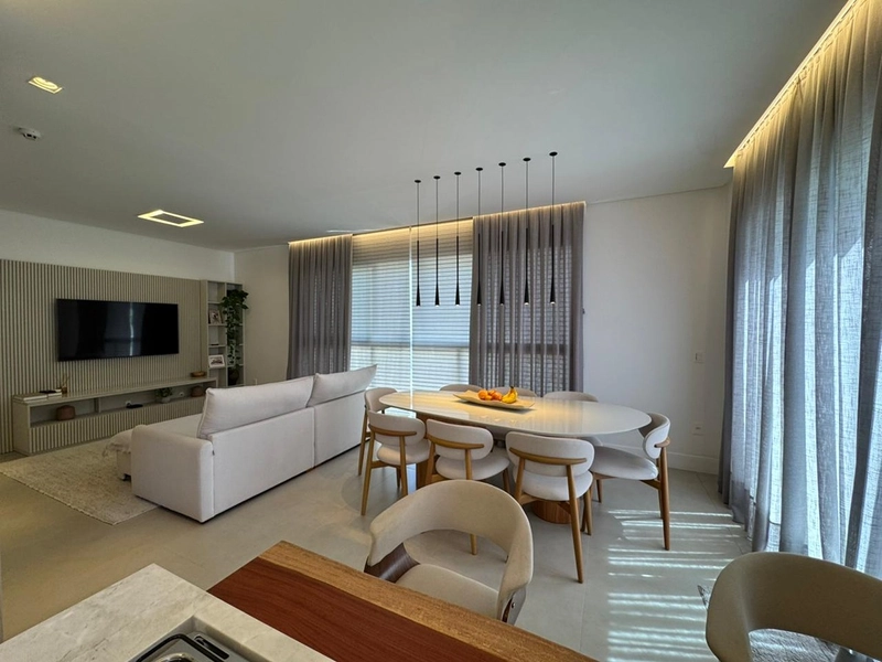 Balneário Camboriú - Centro - Próximo do Mar - Apartamento Giardino c/ 280m² privativos - 3 suítes individuais - 3 vagas de garagem : 3ª foto da galeria de imagens do imóvel