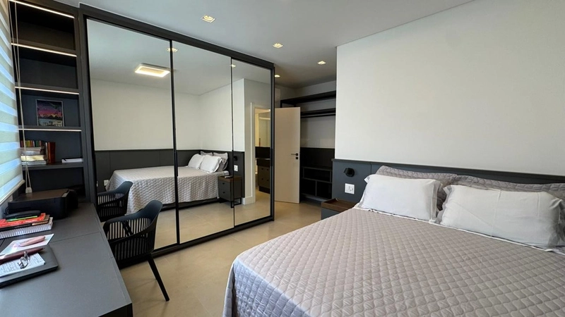 Balneário Camboriú - Centro - Próximo do Mar - Apartamento Giardino c/ 280m² privativos - 3 suítes individuais - 3 vagas de garagem : 19ª foto da galeria de imagens do imóvel