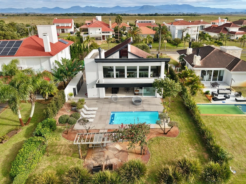 Uma casa incrível, com uma vista exclusiva e privilegiada para o campo de Golfe!: 2ª foto da galeria de imagens do imóvel