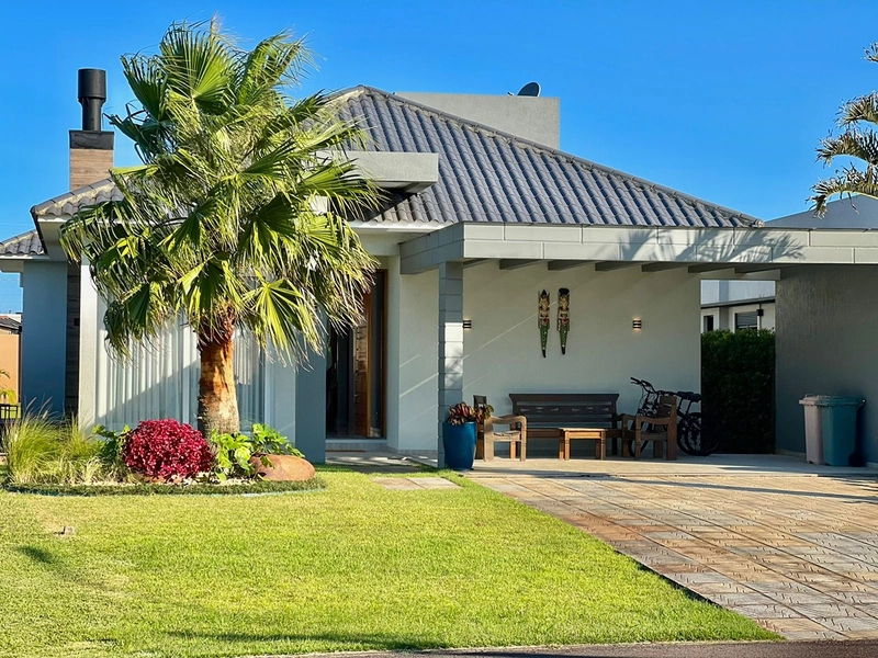 Uma casa funcional, de fundos para área verde com bastante espaço e ventilação! : 2ª foto da galeria de imagens do imóvel
