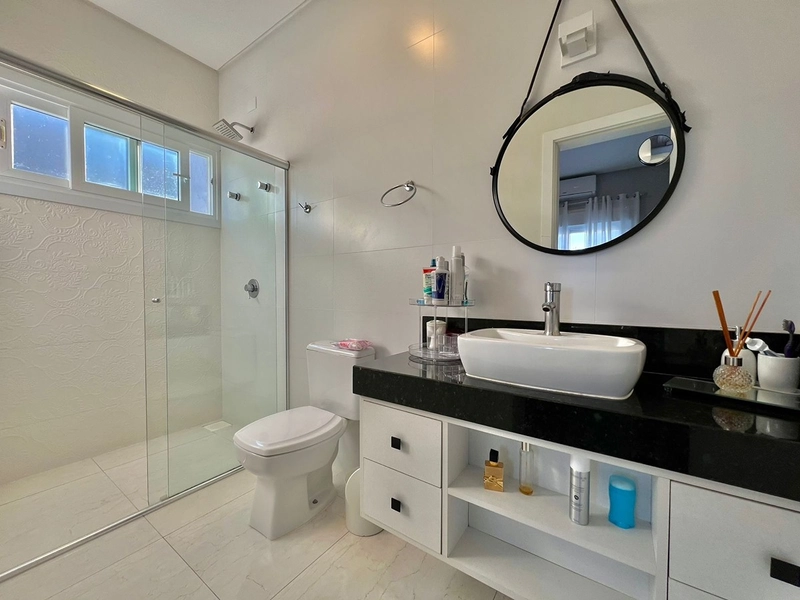 Uma casa funcional, de fundos para área verde com bastante espaço e ventilação! : 36ª foto da galeria de imagens do imóvel