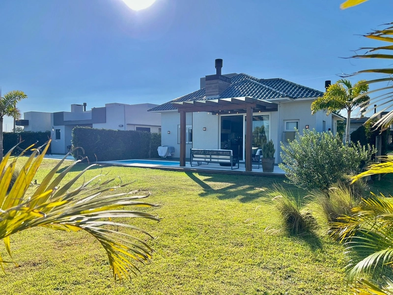 Uma casa funcional, de fundos para área verde com bastante espaço e ventilação! : 25ª foto da galeria de imagens do imóvel