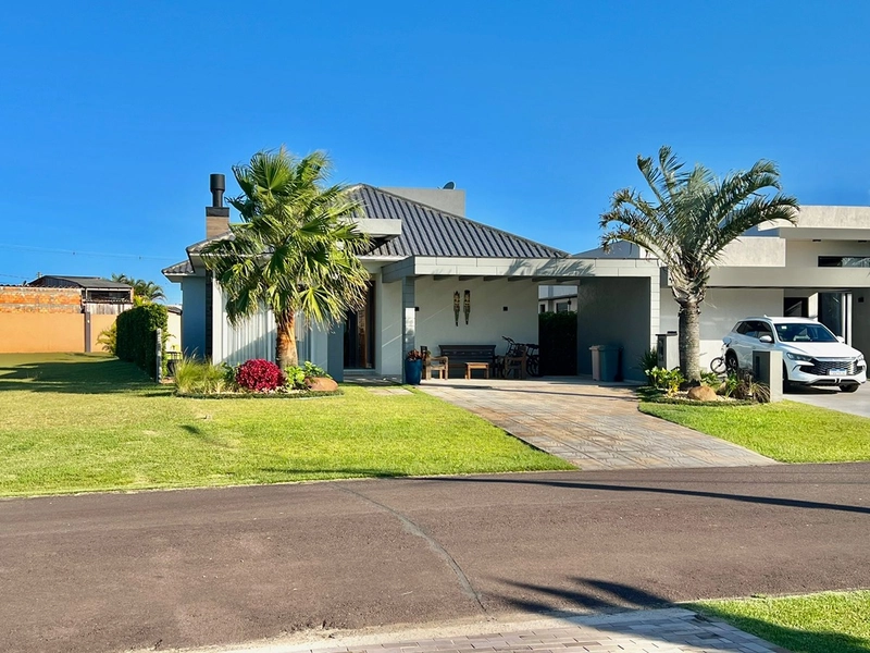 Uma casa funcional, de fundos para área verde com bastante espaço e ventilação! : 3ª foto da galeria de imagens do imóvel