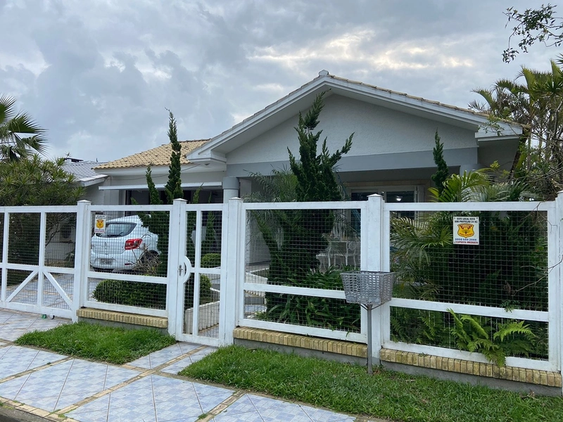 Excelente Casa Térrea no Centro da Praia de Xangri-lá!: 3ª foto da galeria de imagens do imóvel