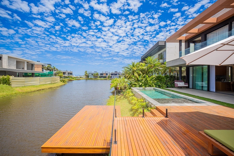 🏡 CASA DE ALTO PADRÃO NO CONDOMÍNIO SENSE – XANGRI-LÁ: 6ª foto da galeria de imagens do imóvel