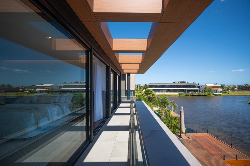 🏡 CASA DE ALTO PADRÃO NO CONDOMÍNIO SENSE – XANGRI-LÁ: 13ª foto da galeria de imagens do imóvel