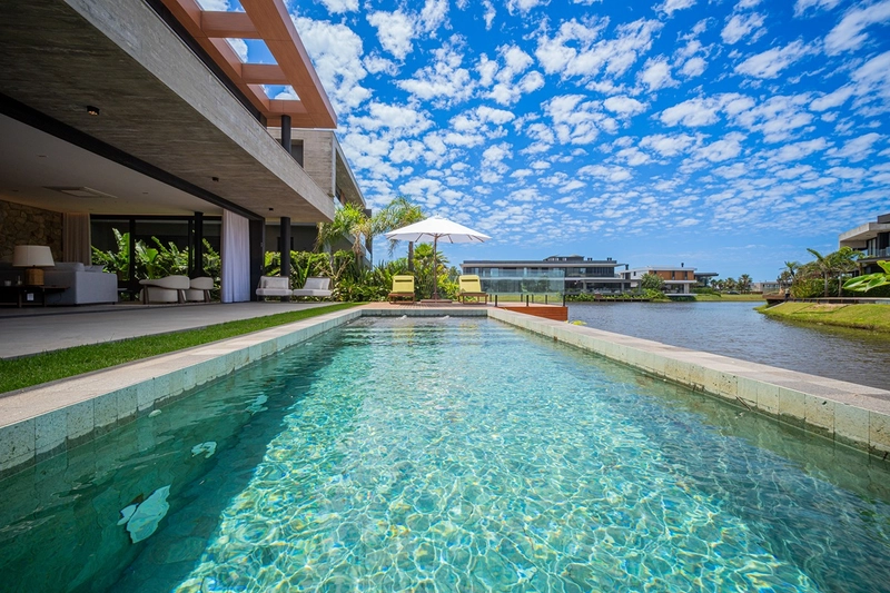 🏡 CASA DE ALTO PADRÃO NO CONDOMÍNIO SENSE – XANGRI-LÁ: 9ª foto da galeria de imagens do imóvel