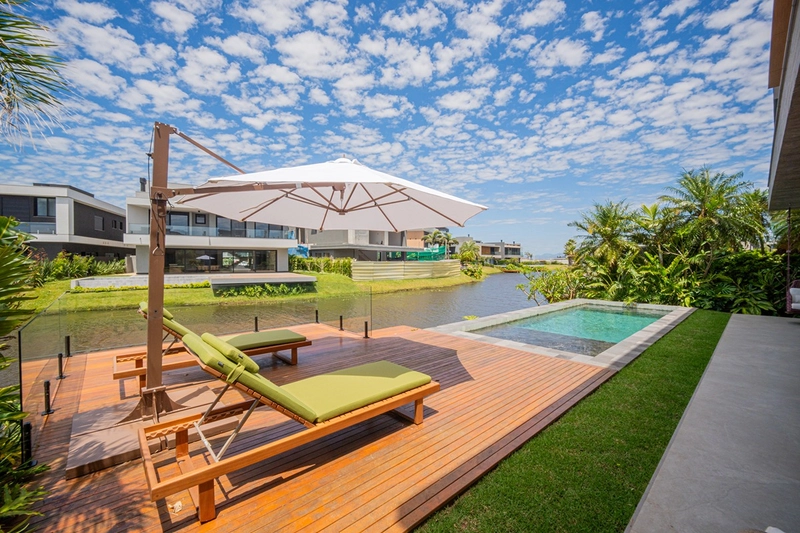 🏡 CASA DE ALTO PADRÃO NO CONDOMÍNIO SENSE – XANGRI-LÁ: 8ª foto da galeria de imagens do imóvel