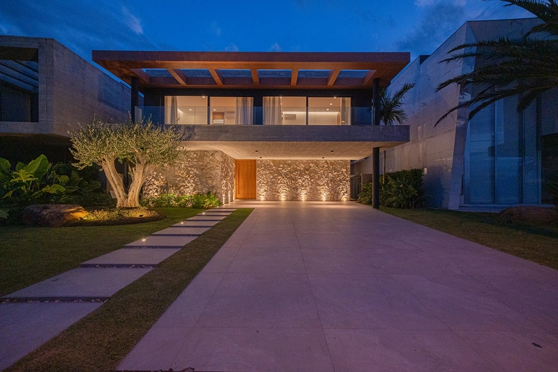 🏡 CASA DE ALTO PADRÃO NO CONDOMÍNIO SENSE – XANGRI-LÁ: 1ª foto da galeria de imagens do imóvel