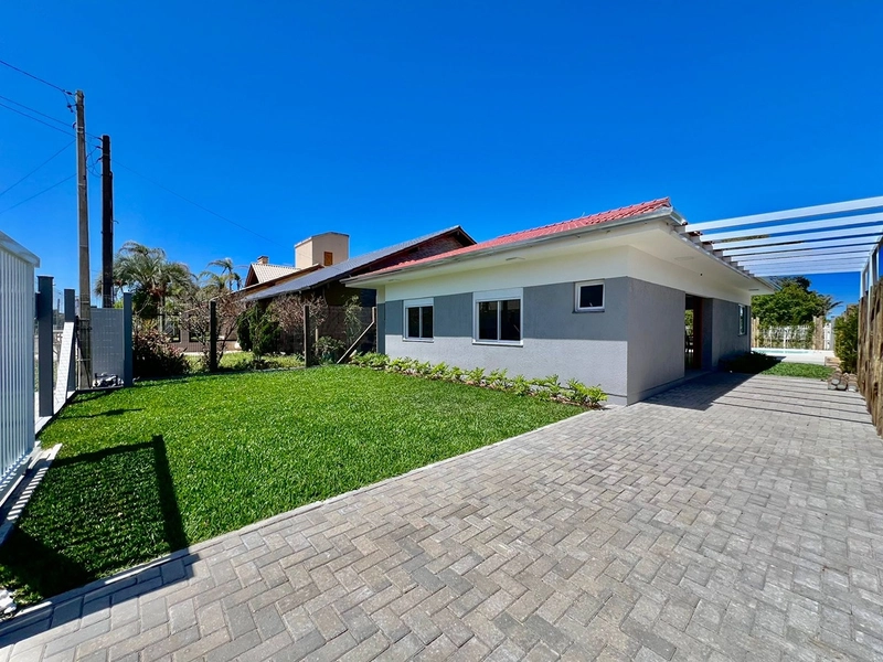 Excelente Casa Perto do Mar, Mobília NOVA, com Piscina, Churrasqueira e um Amplo pátio!: 3ª foto da galeria de imagens do imóvel