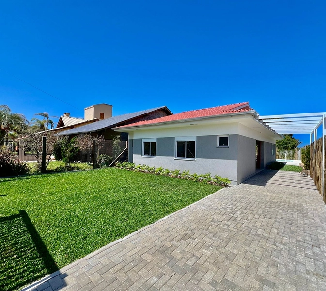 Excelente Casa Perto do Mar, Mobília NOVA, com Piscina, Churrasqueira e um Amplo pátio!: 2ª foto da galeria de imagens do imóvel