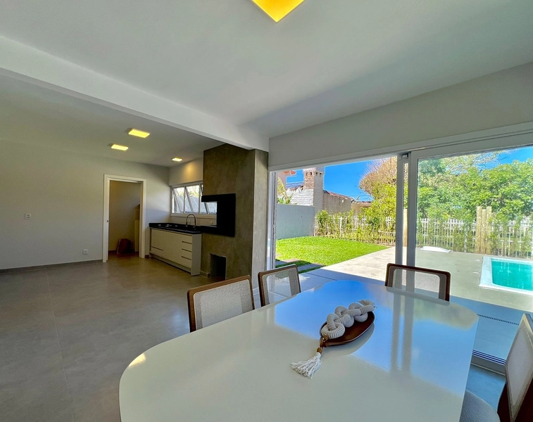 Excelente Casa Perto do Mar, Mobília NOVA, com Piscina, Churrasqueira e um Amplo pátio!: 17ª foto da galeria de imagens do imóvel