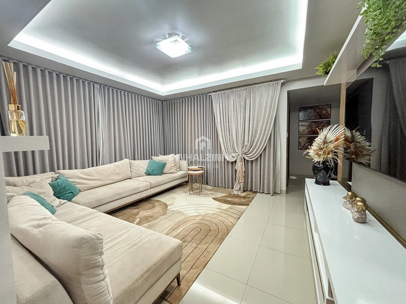 Casa de Alto Padrão - 3 Dormitórios - Com Piscina: 4ª foto da galeria de imagens do imóvel