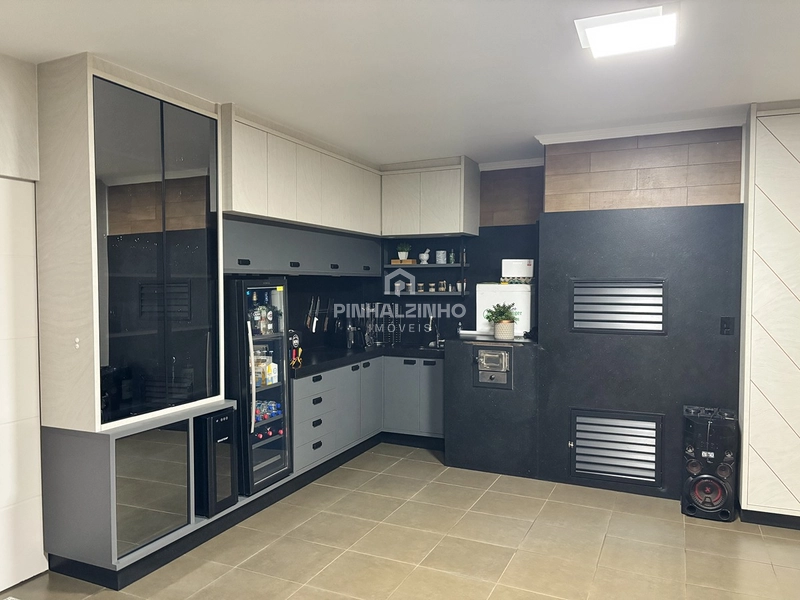 Casa de Alto Padrão - 3 Dormitórios - Com Piscina: 9ª foto da galeria de imagens do imóvel