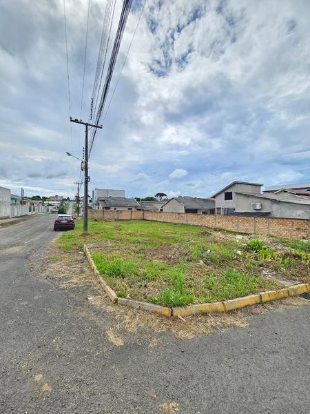 Terreno Esquina Bairro Guarujá: 2ª foto da galeria de imagens do imóvel