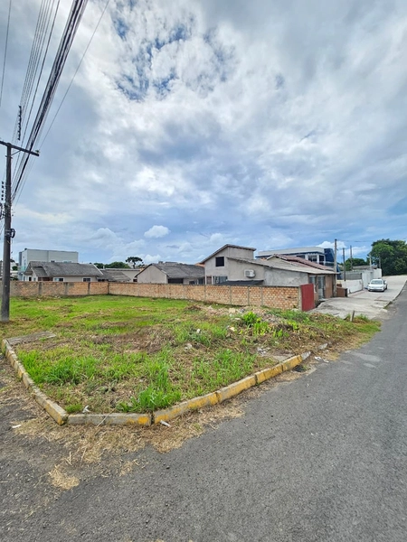 Terreno Esquina Bairro Guarujá: 4ª foto da galeria de imagens do imóvel