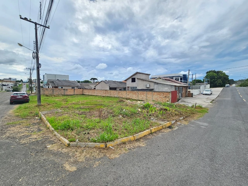 Terreno Esquina Bairro Guarujá: 3ª foto da galeria de imagens do imóvel