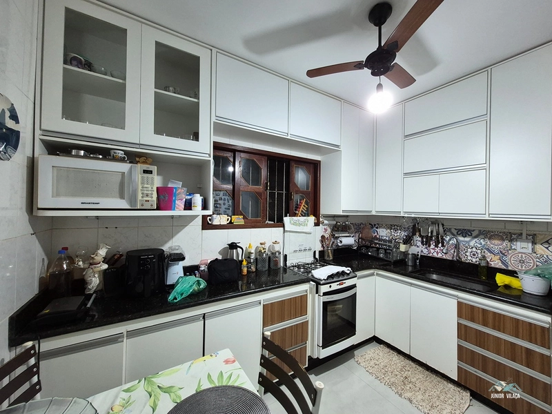 À Venda: Excelente Casa Triplex em Condomínio - Novo Horizonte, Macaé/RJ: 4ª foto da galeria de imagens do imóvel