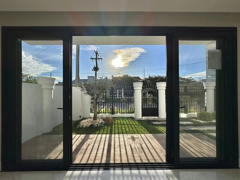 Sobrado novo em Atlântida : 6ª foto da galeria de imagens do imóvel