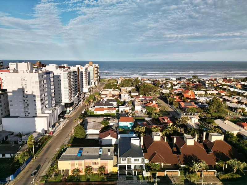 Sobrado novo em Atlântida : 3ª foto da galeria de imagens do imóvel