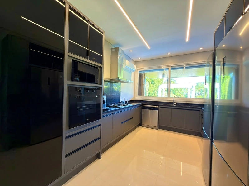 CASA À VENDA EM ATLÂNTIDA! 5 SUÍTES • 509 M² • LOTE DE ESQUINA: 8ª foto da galeria de imagens do imóvel
