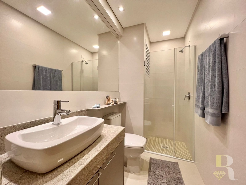 APARTAMENTO FINAMENTE DECORADO COM VISTA PARA O MAR: 23ª foto da galeria de imagens do imóvel