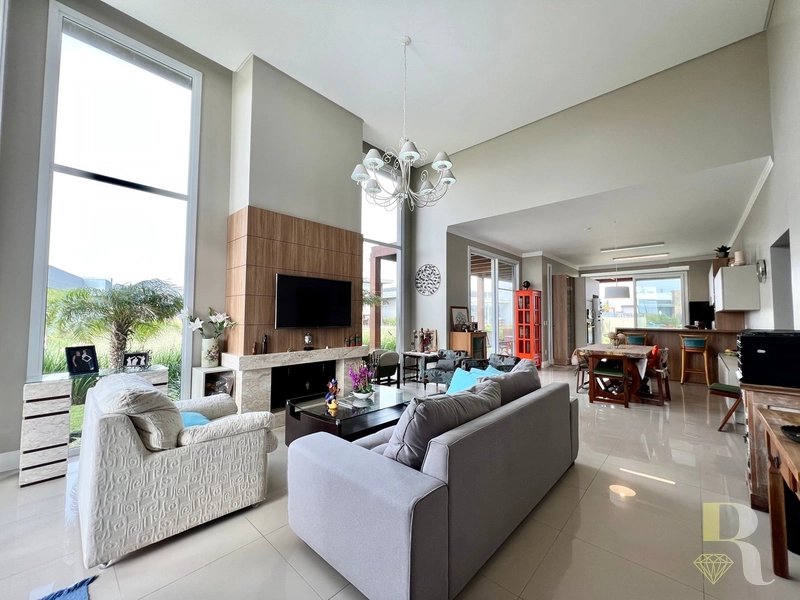 Casa Magnifica a Beira do Lago: 2ª foto da galeria de imagens do imóvel