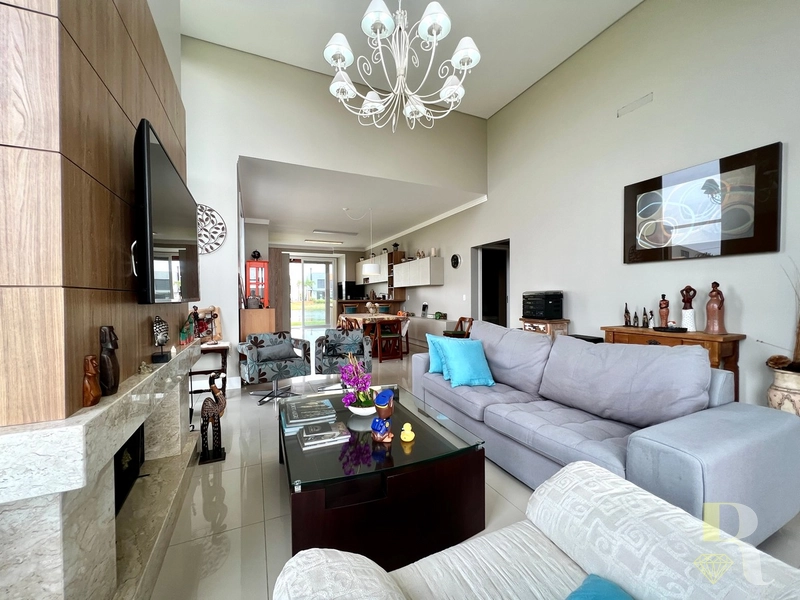 Casa Magnifica a Beira do Lago: 8ª foto da galeria de imagens do imóvel