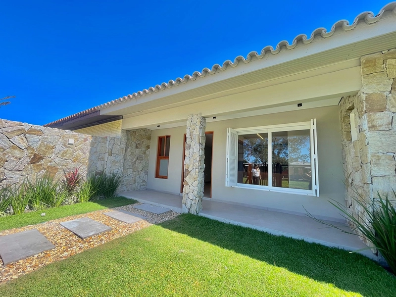 esquina frente praça : 1ª foto da galeria de imagens do imóvel