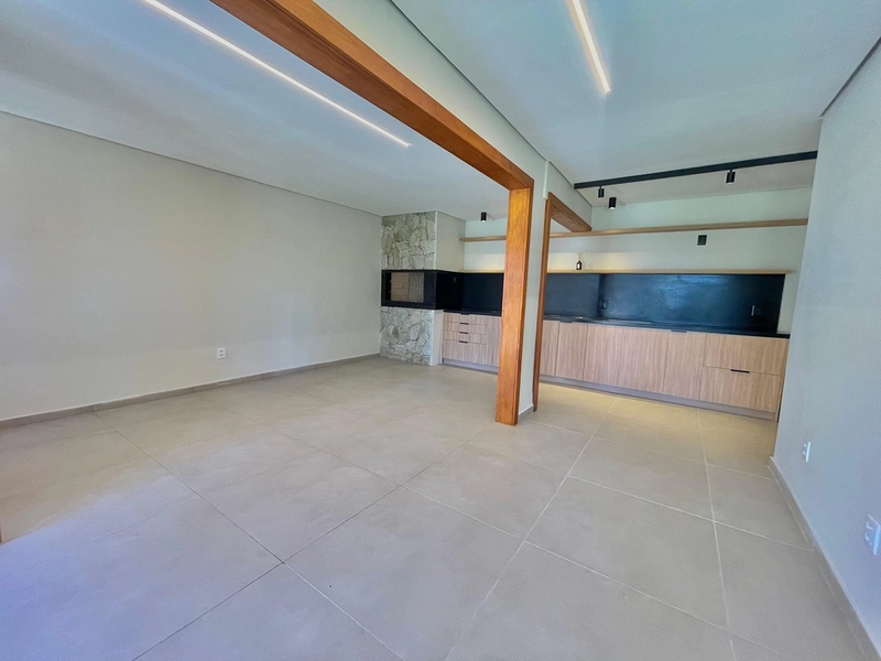 esquina frente praça : 5ª foto da galeria de imagens do imóvel