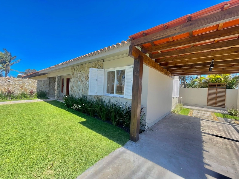 esquina frente praça : 2ª foto da galeria de imagens do imóvel